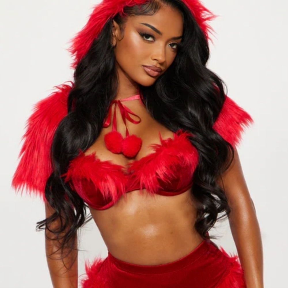 NWT Fashion Nova Curious Cutie Red Velvet And Fur Sexy Bra Holiday Size Large
